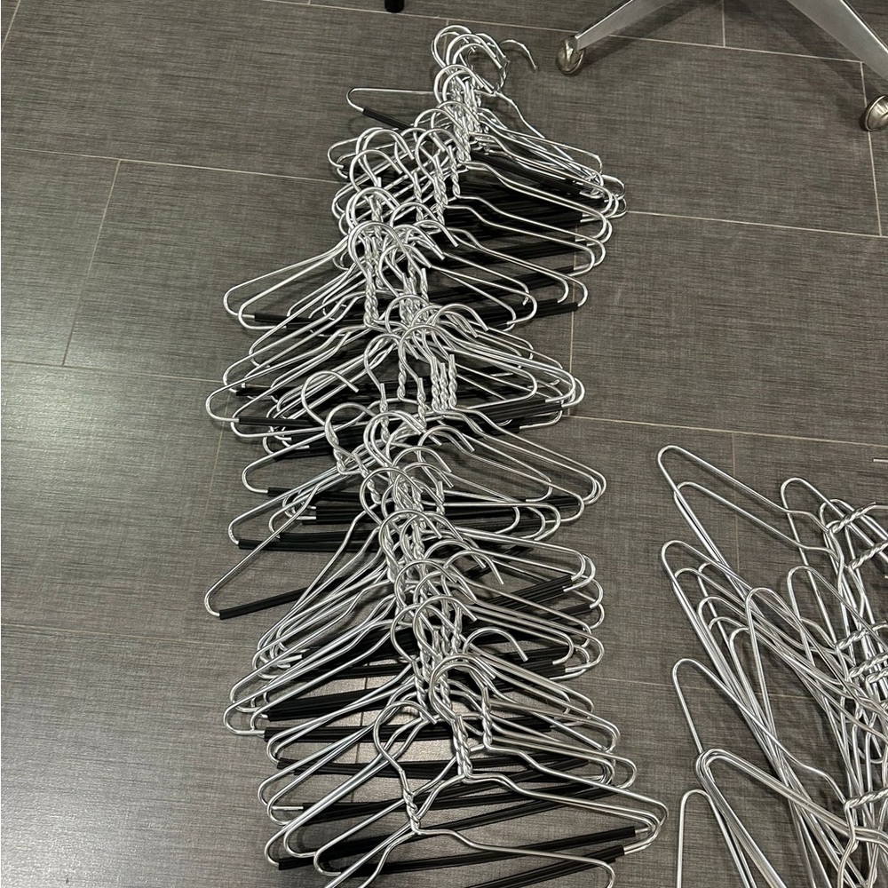 Pant hangers 
Metal thick 
Kids sizing